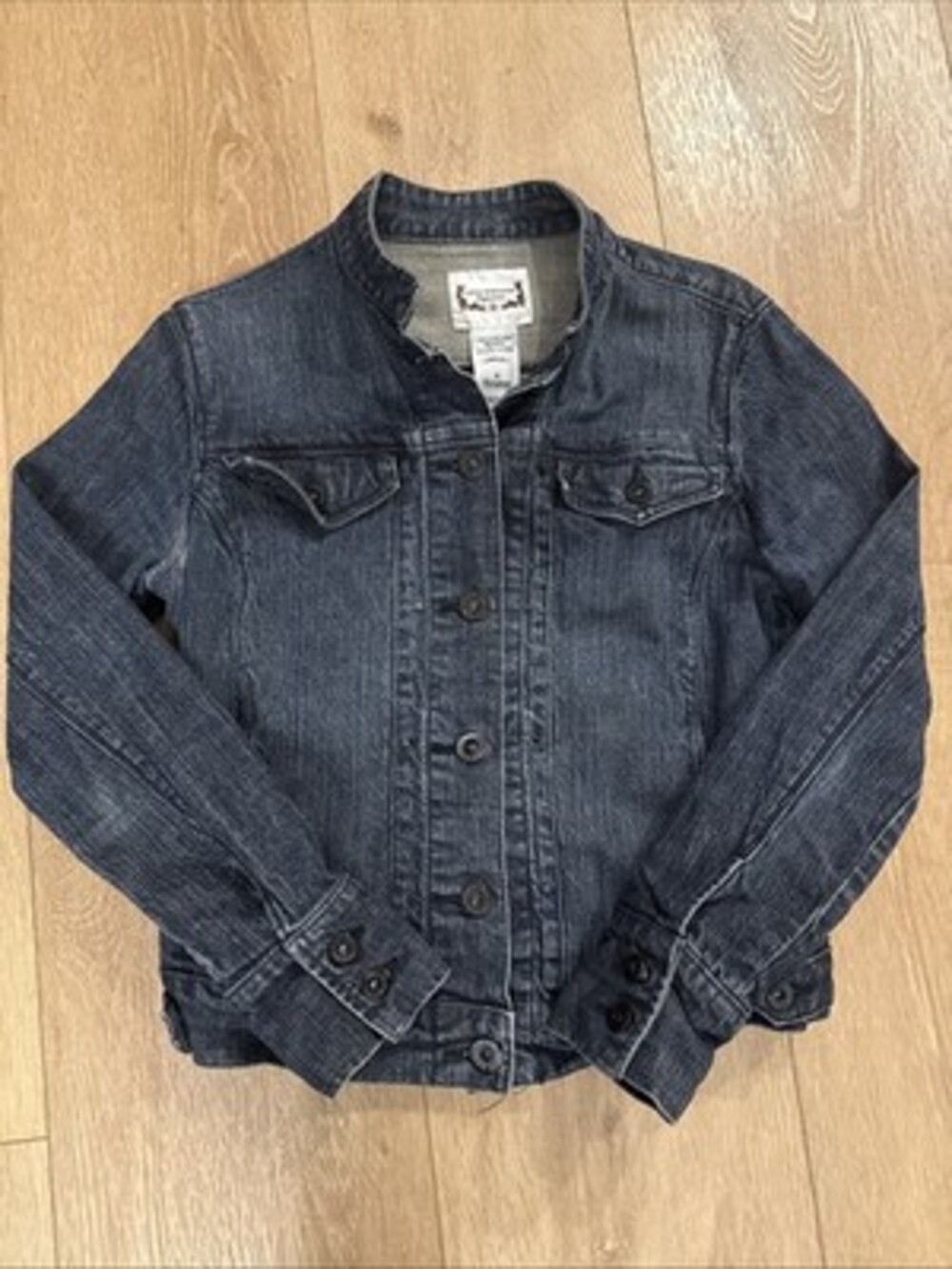 Levi's Women's Denim Jacket Medium Long‎ Sleeve Trucker Style Button Up EUC